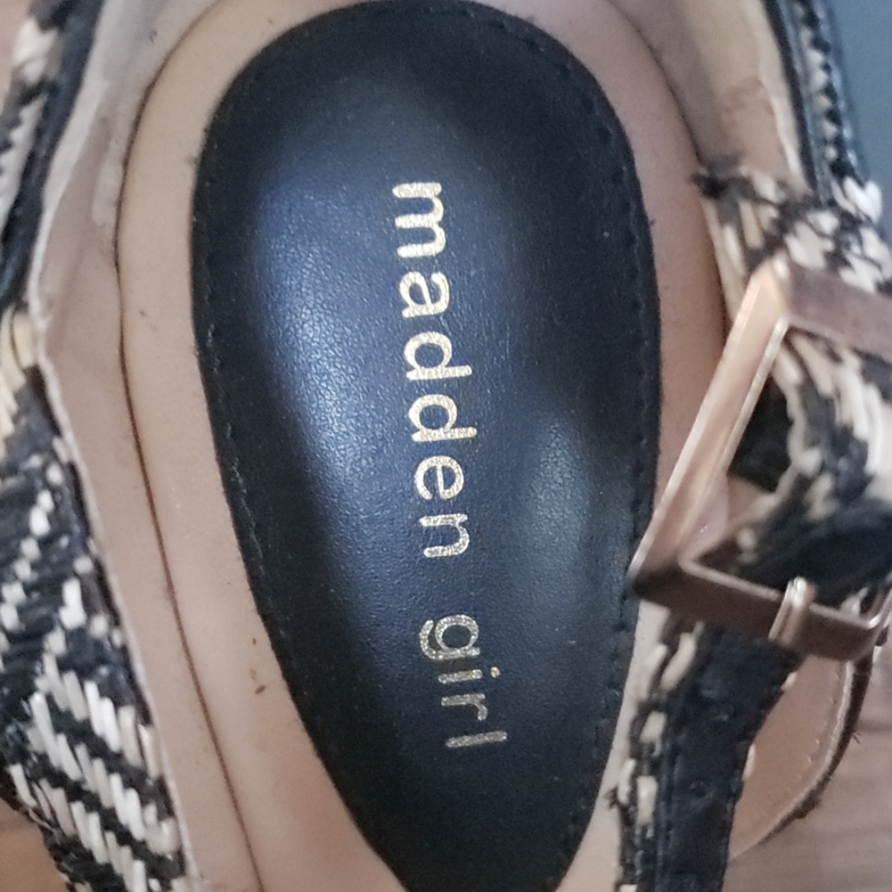 Shoes - Picture 6 of 7